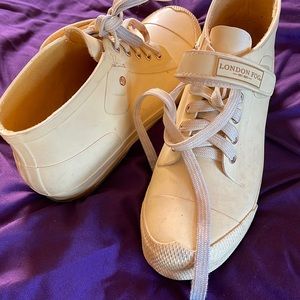 Yellow size 8 London Fog rain shoes
